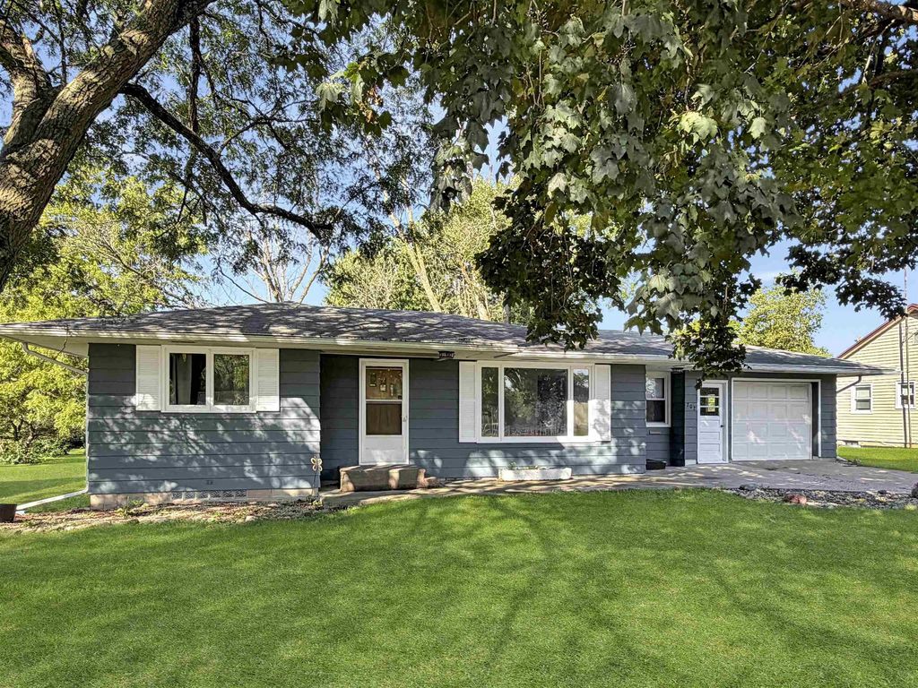 702 Mill Street, Traer