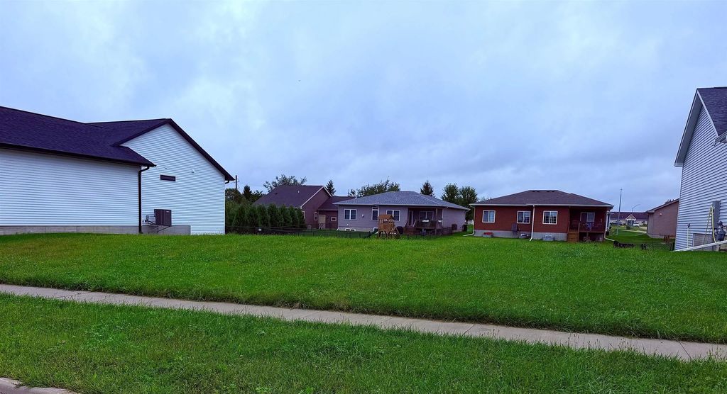4216 Shocker Road, Cedar Falls