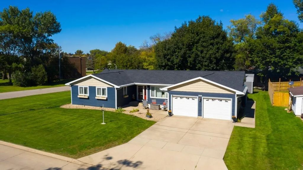 200 10th Avenue North, Clear Lake