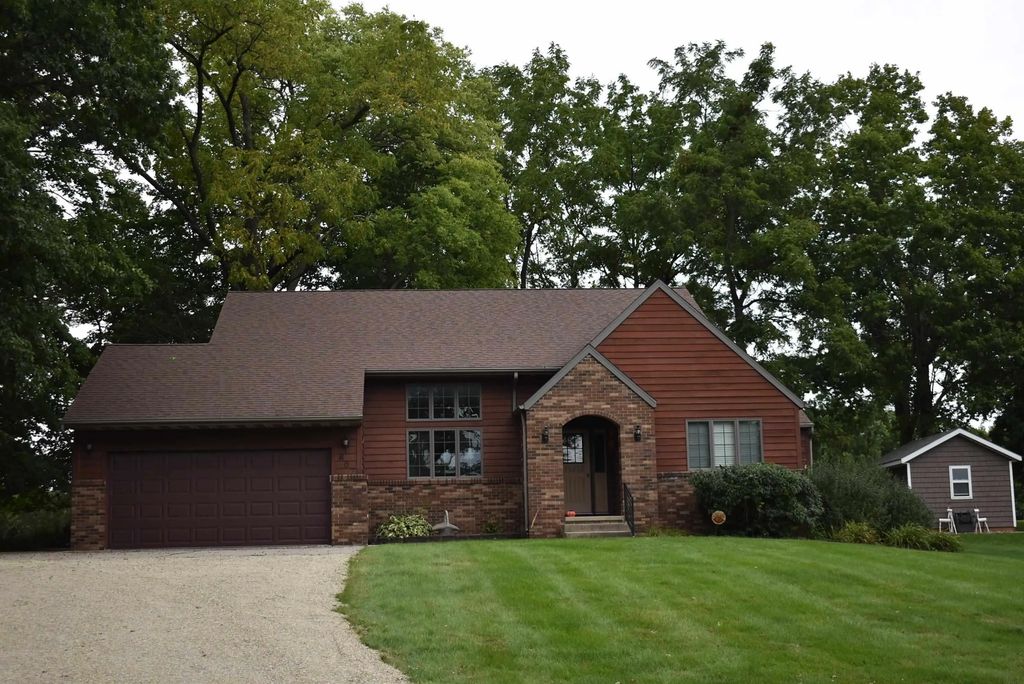 807 W First Street, St. Ansgar