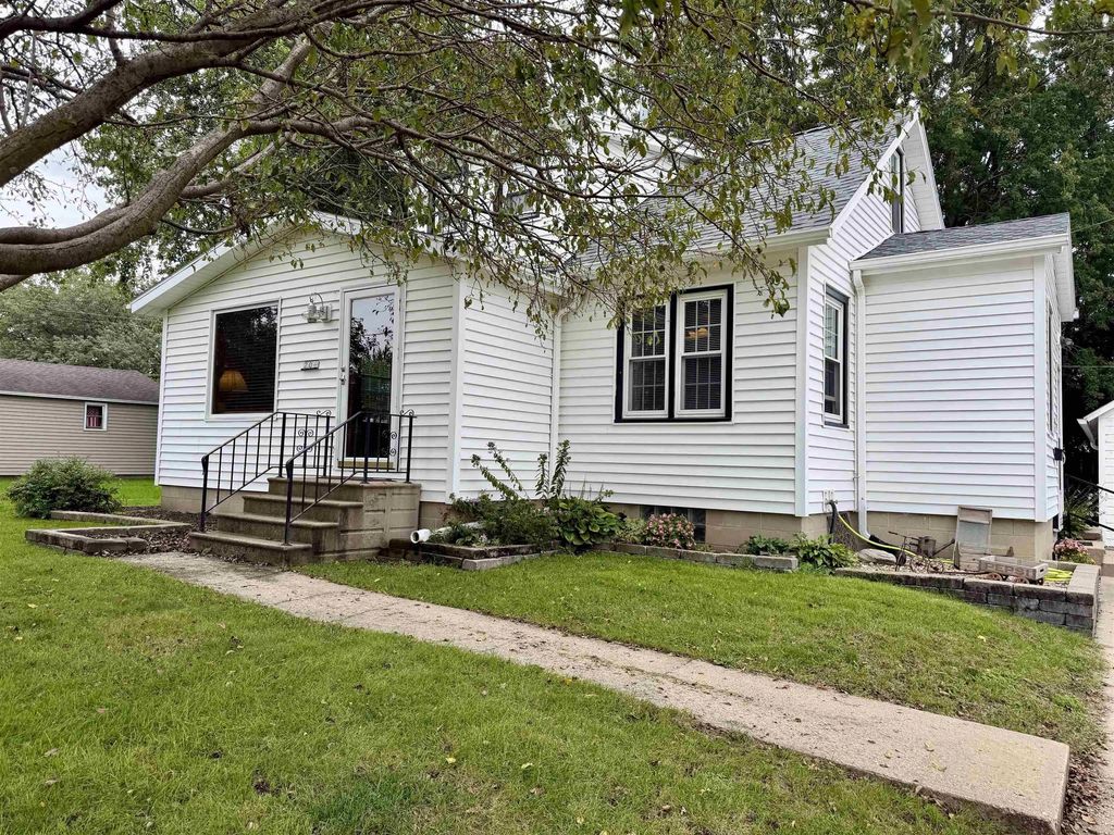 206 F Avenue, Grundy Center