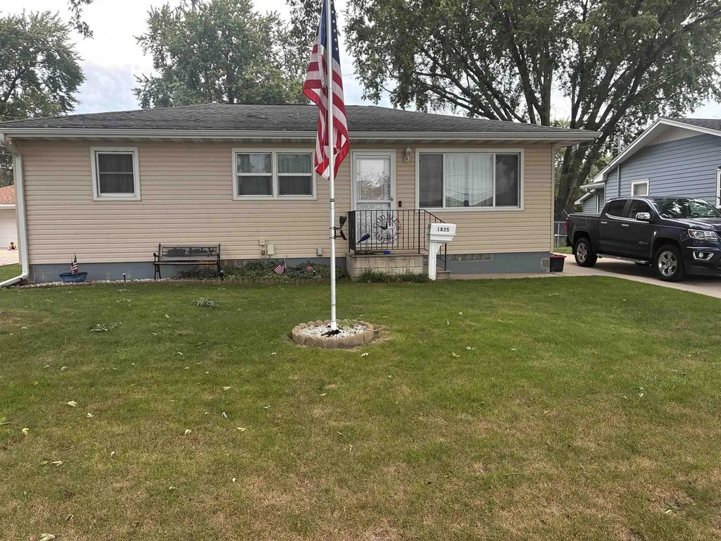 1835 Plymouth Avenue, Waterloo