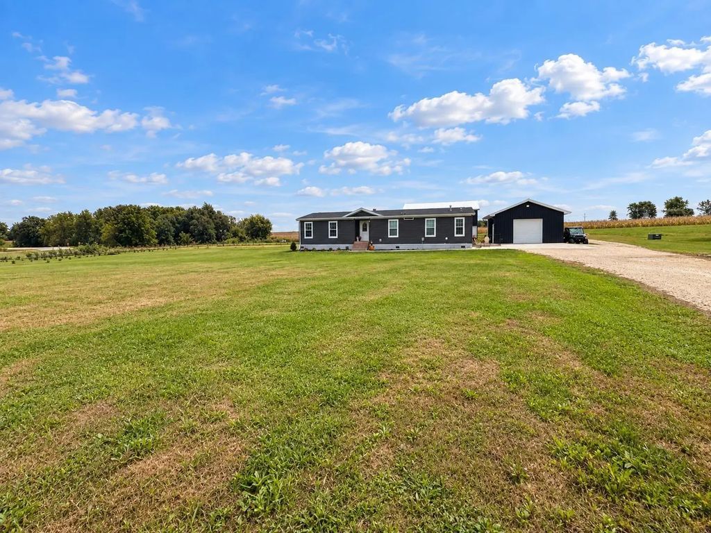 4084 W Ave, Oelwein