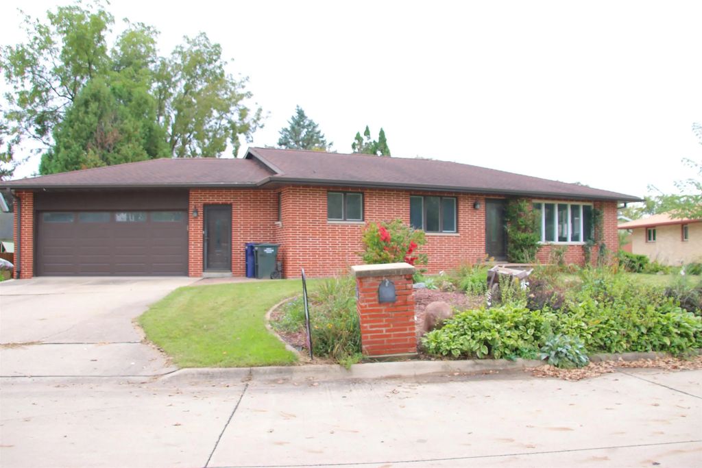105 Bishop, LaPorte City
