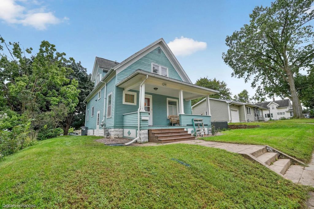 916 Walnut Street, Cedar Falls