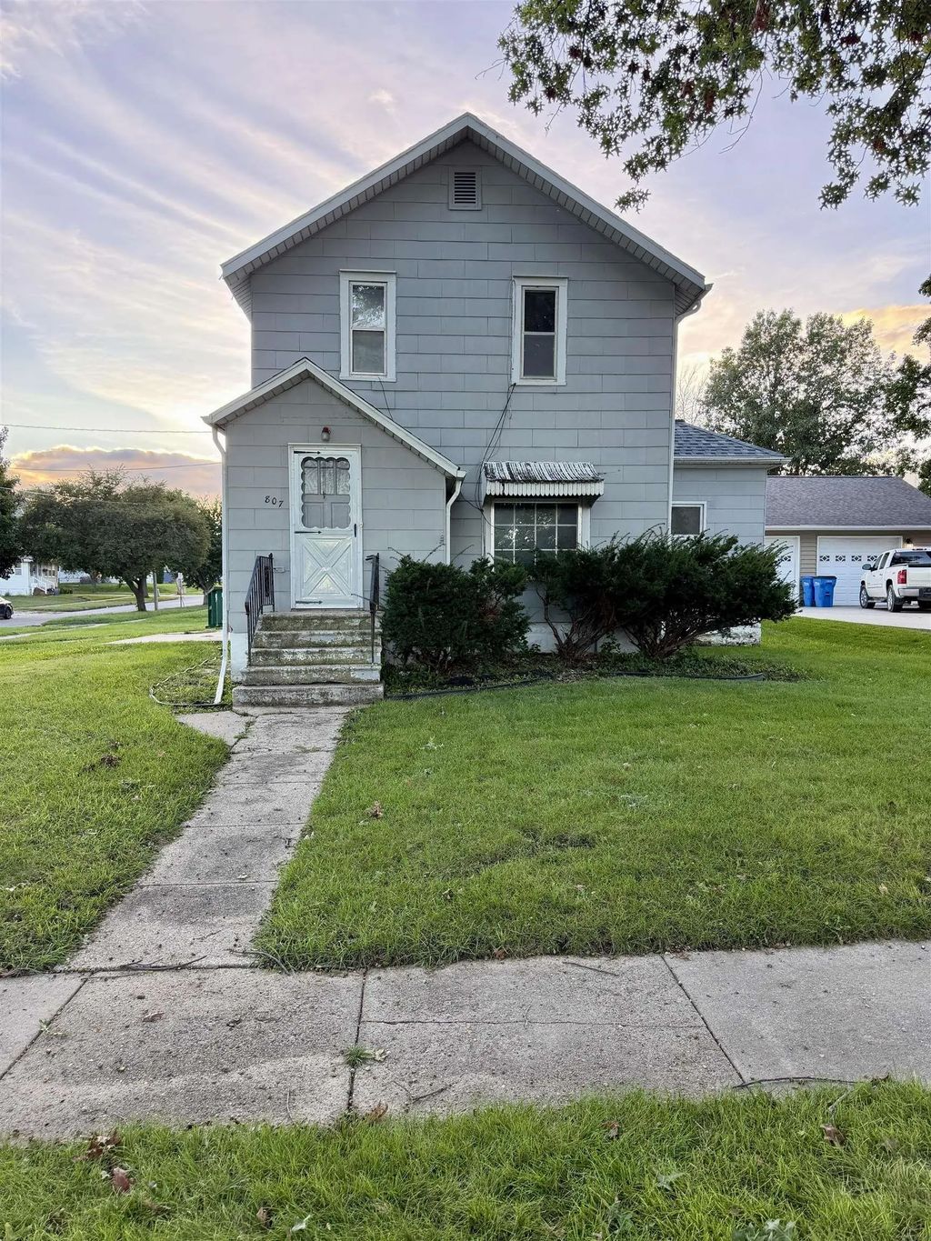 807 6th Street, Grundy Center