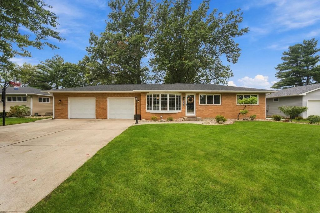 4211 Crestview Drive, Cedar Falls