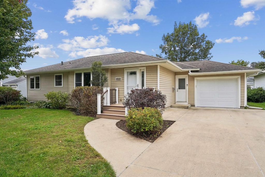 1522 W 7th Street, Cedar Falls