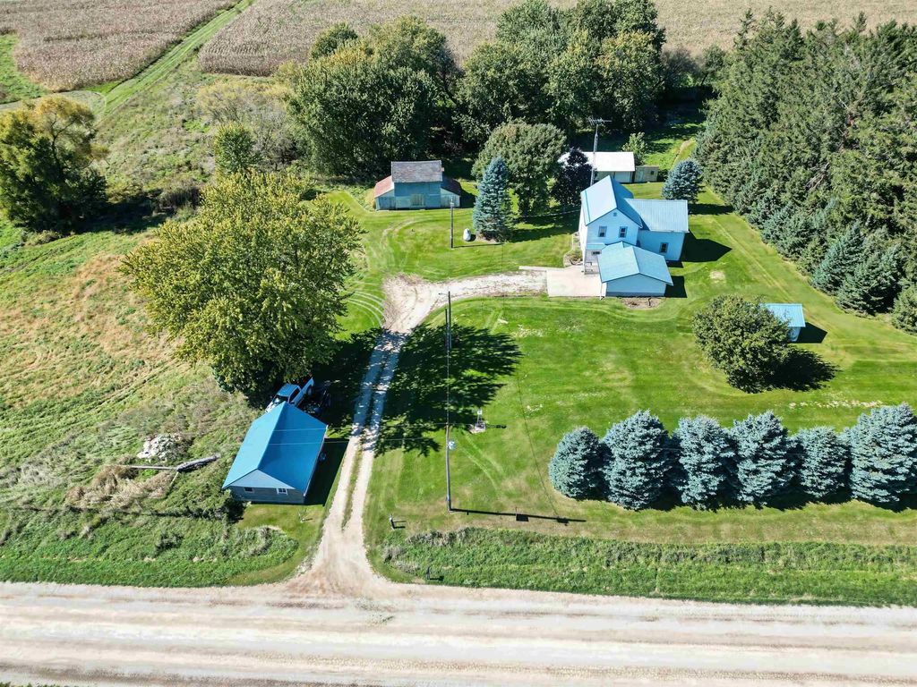 319 Four Corners Road, Waukon