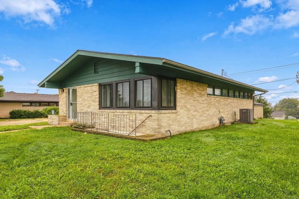 208 8th Ave Se, Oelwein