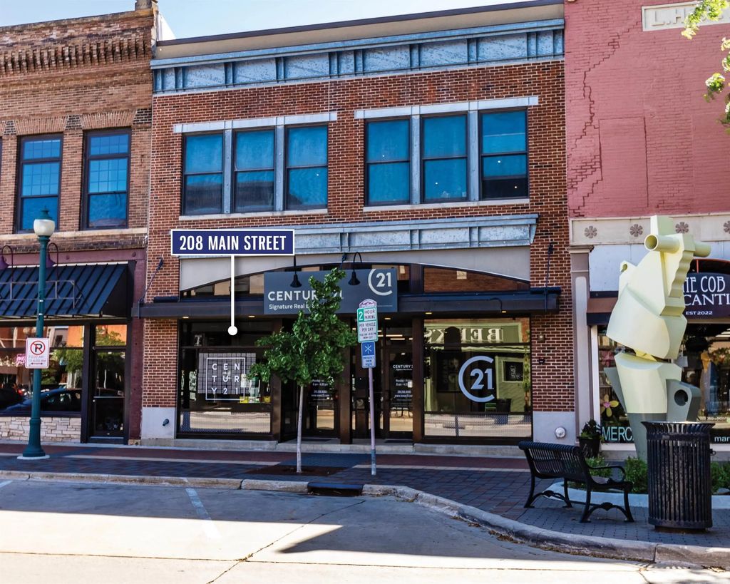 208 Main Street, Cedar Falls