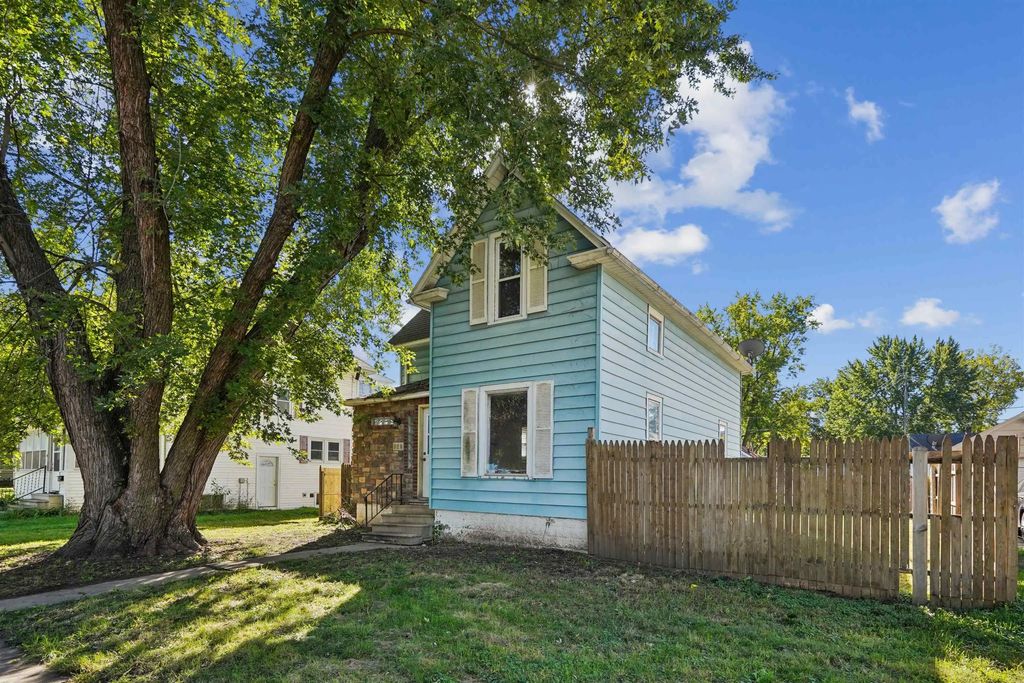 828 Forest Avenue, Waterloo
