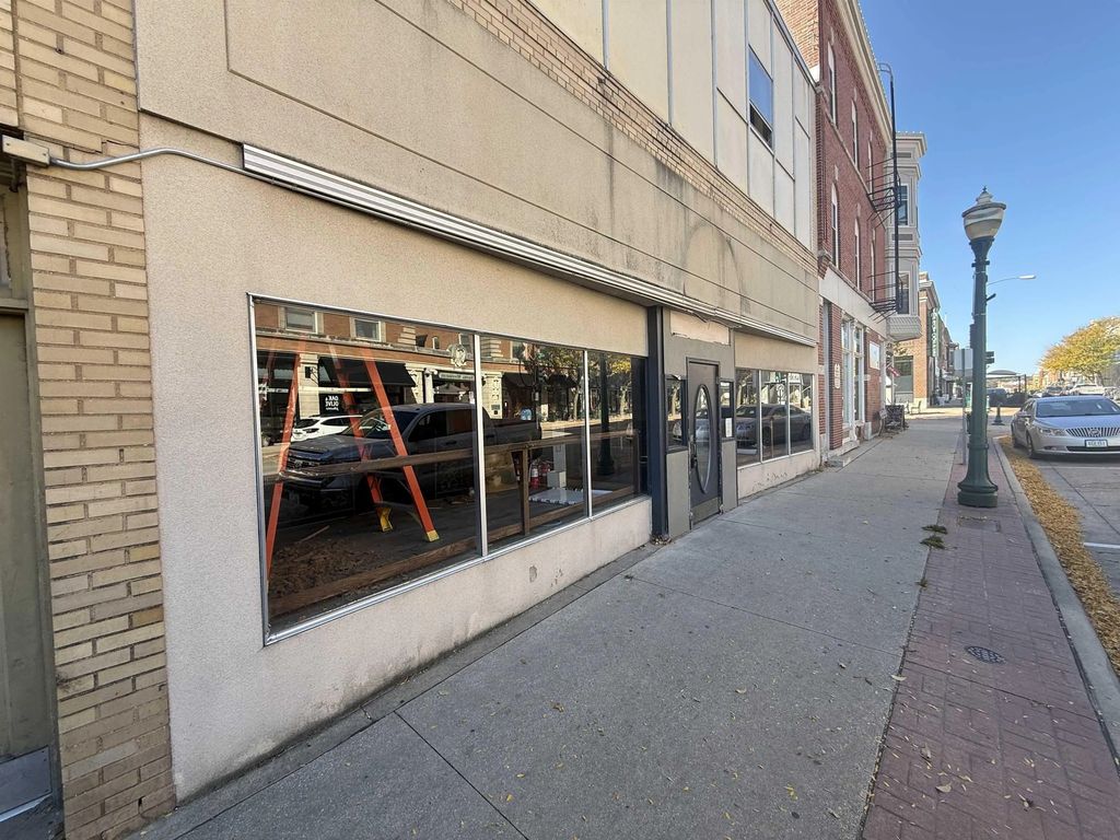 105 E Water Street, Decorah