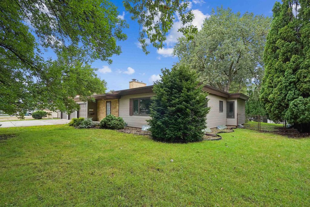 144 Hillcrest Road, Waterloo