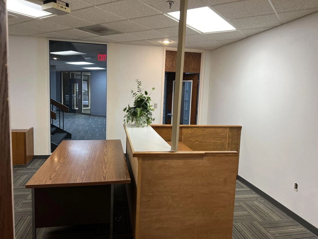1 W Charles Street 6, Oelwein