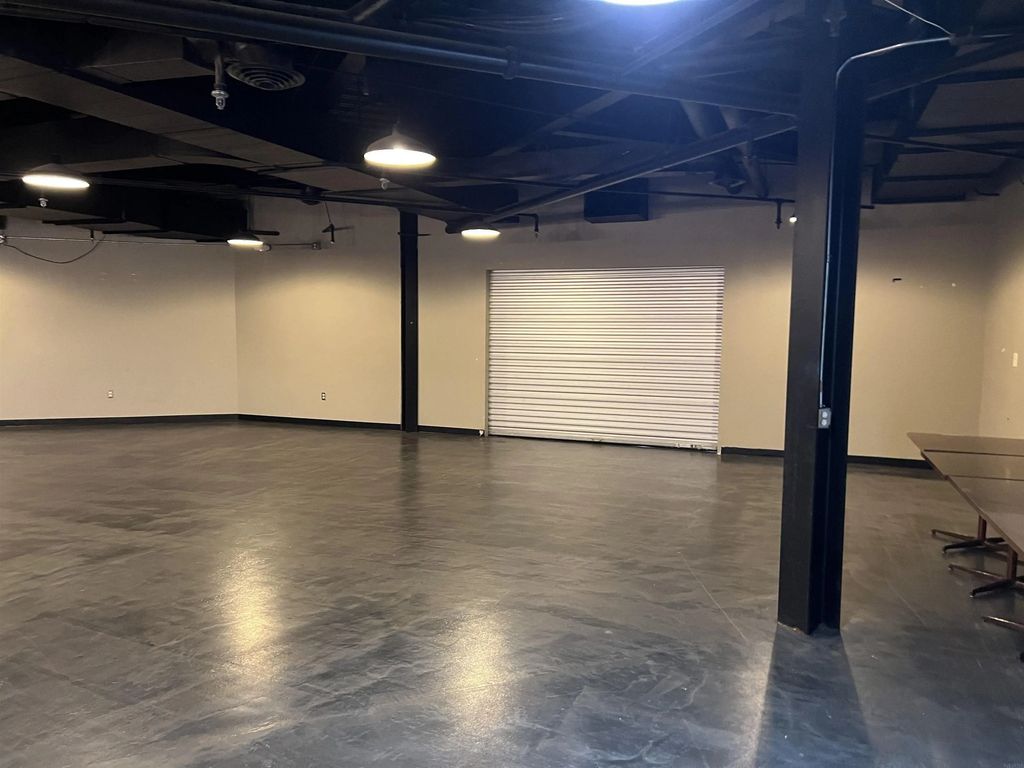 1 W Charles Street 8, Oelwein