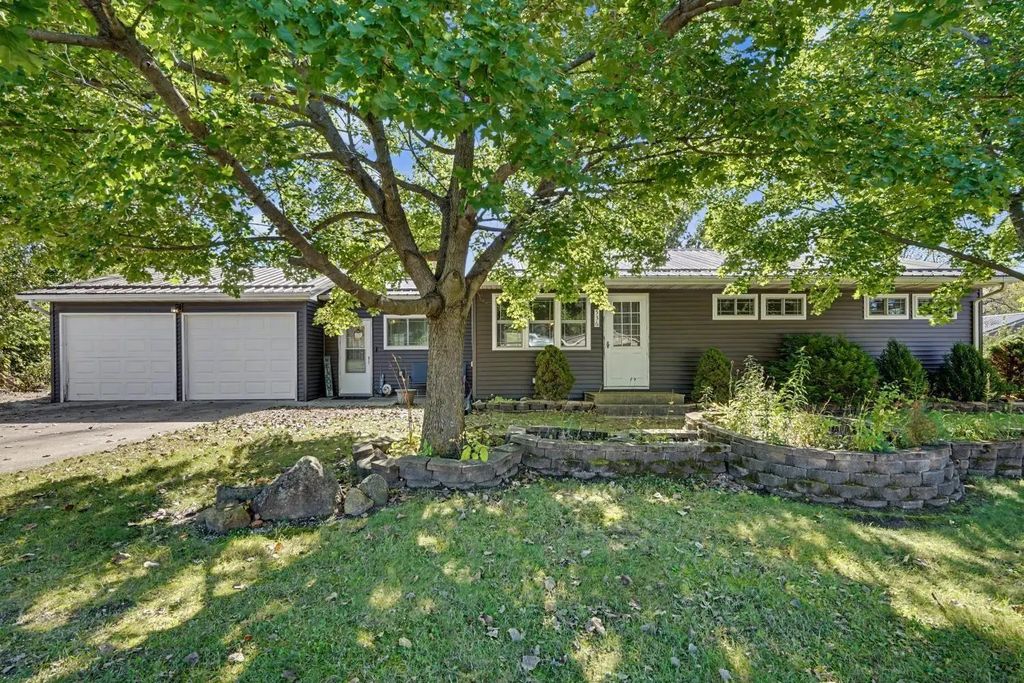 536 8th St Sw, Oelwein