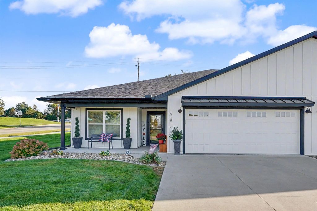 625 Spruce Hills Drive, Cedar Falls