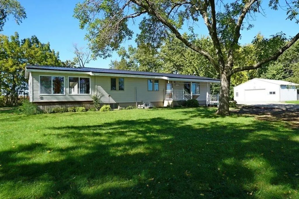2271 Quince Avenue, Charles City