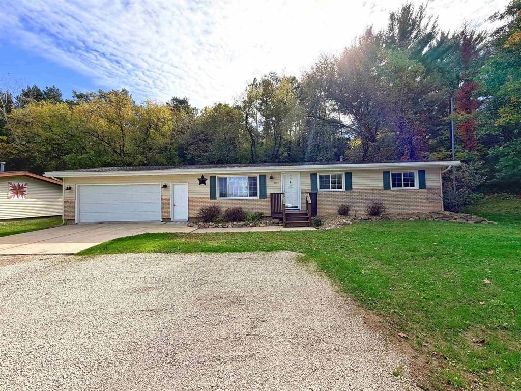 1789 Old Stage Road, Decorah
