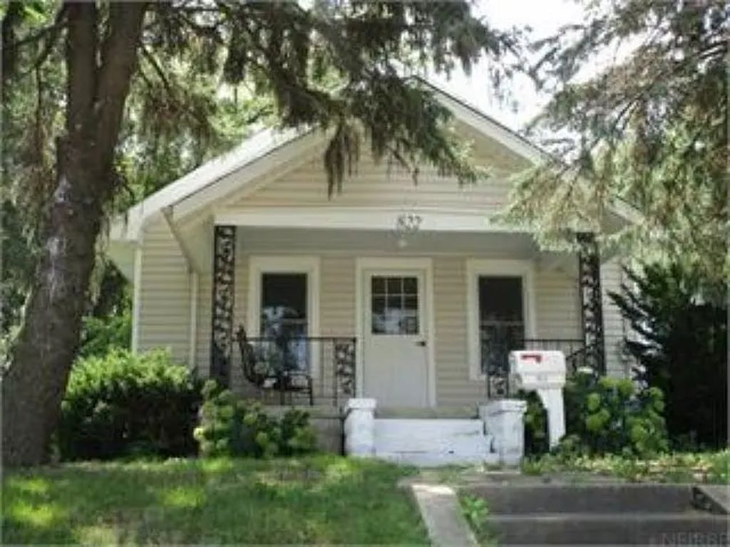 822 W 1 Street, Cedar Falls