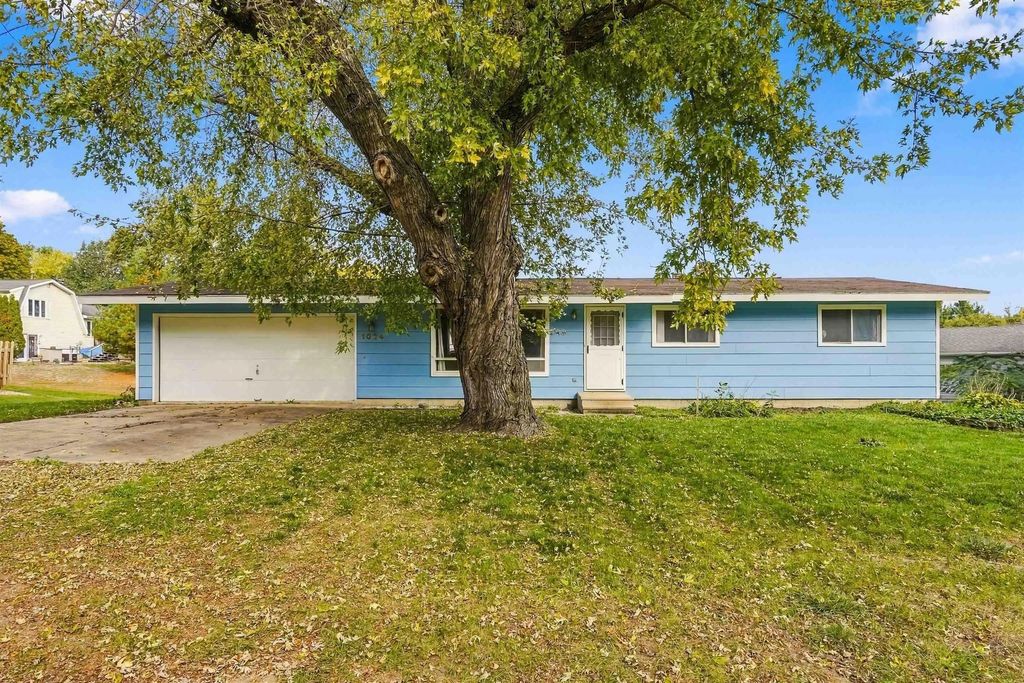 1024 Triangle Drive, Shell Rock