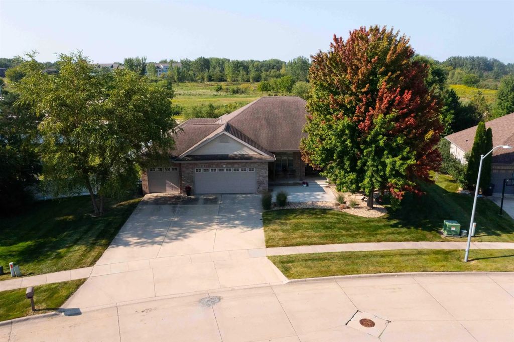 2603 Country Meadow Lane, Cedar Falls