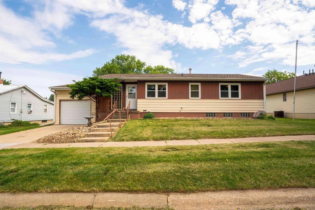 1203 L Avenue, Grundy Center