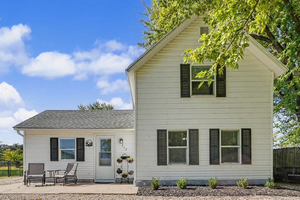 212 Berlin Avenue, Traer