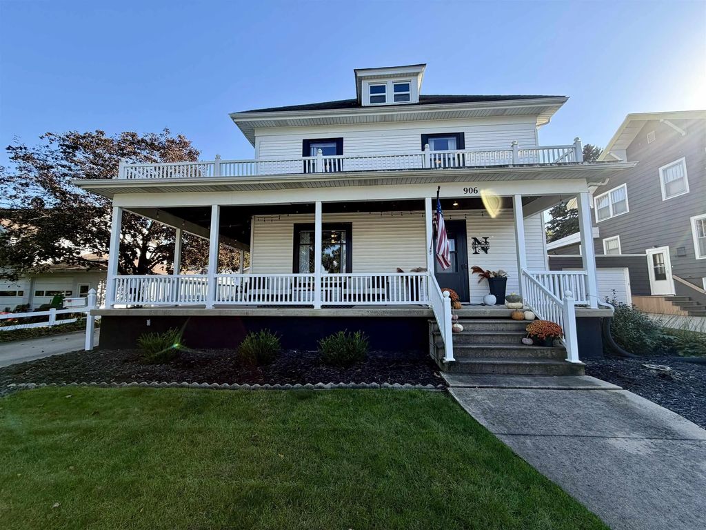 906 H Avenue, Grundy Center