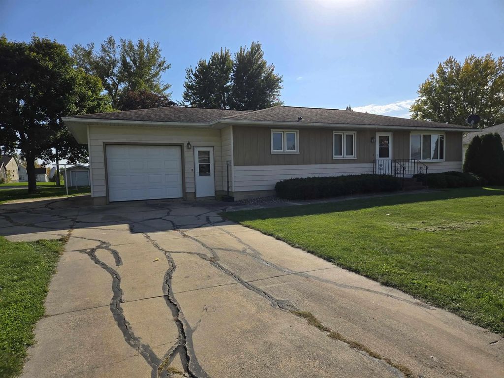 211 4th Ave Sw, Cresco