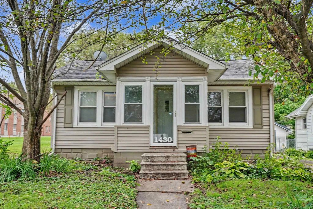 1430 Hawthorne Avenue, Waterloo
