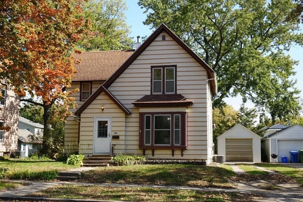 402 B Street, Charles City