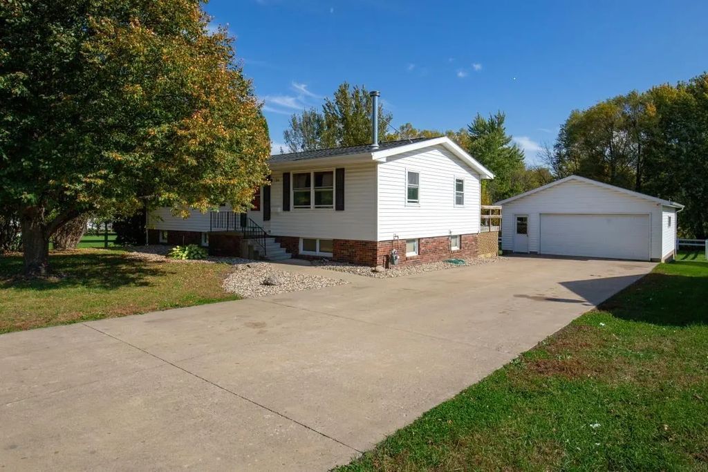 310 6th St., Aplington