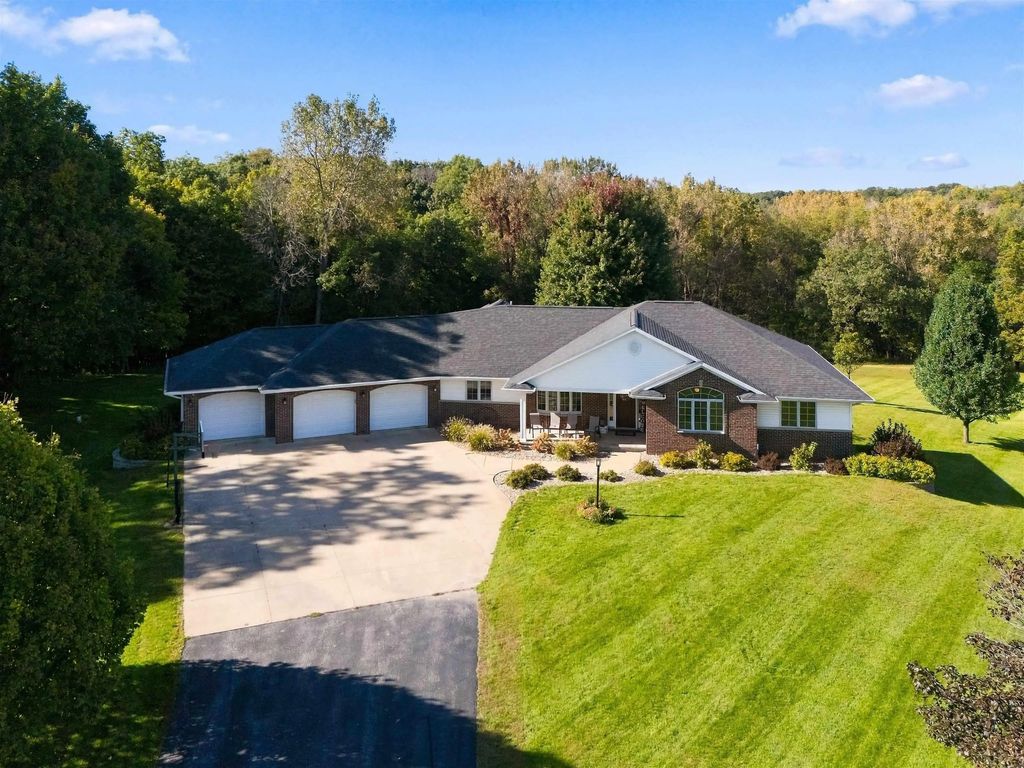 24594 110th Street, Anamosa