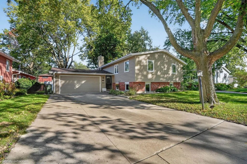 1505 W 5th Street, Cedar Falls