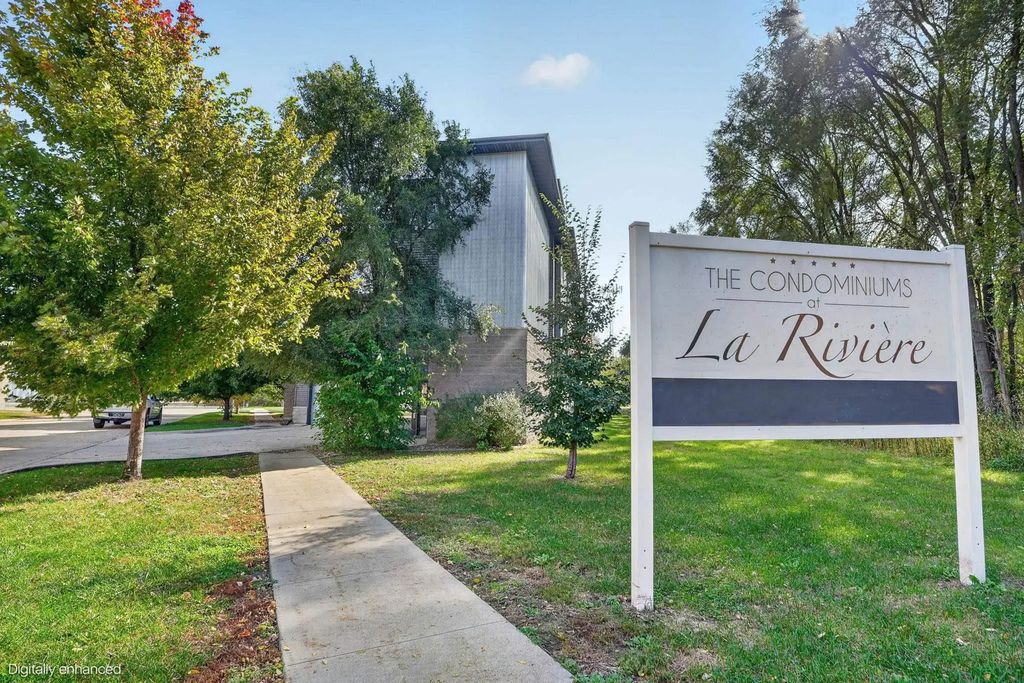 221 E 5th Street 306, Cedar Falls