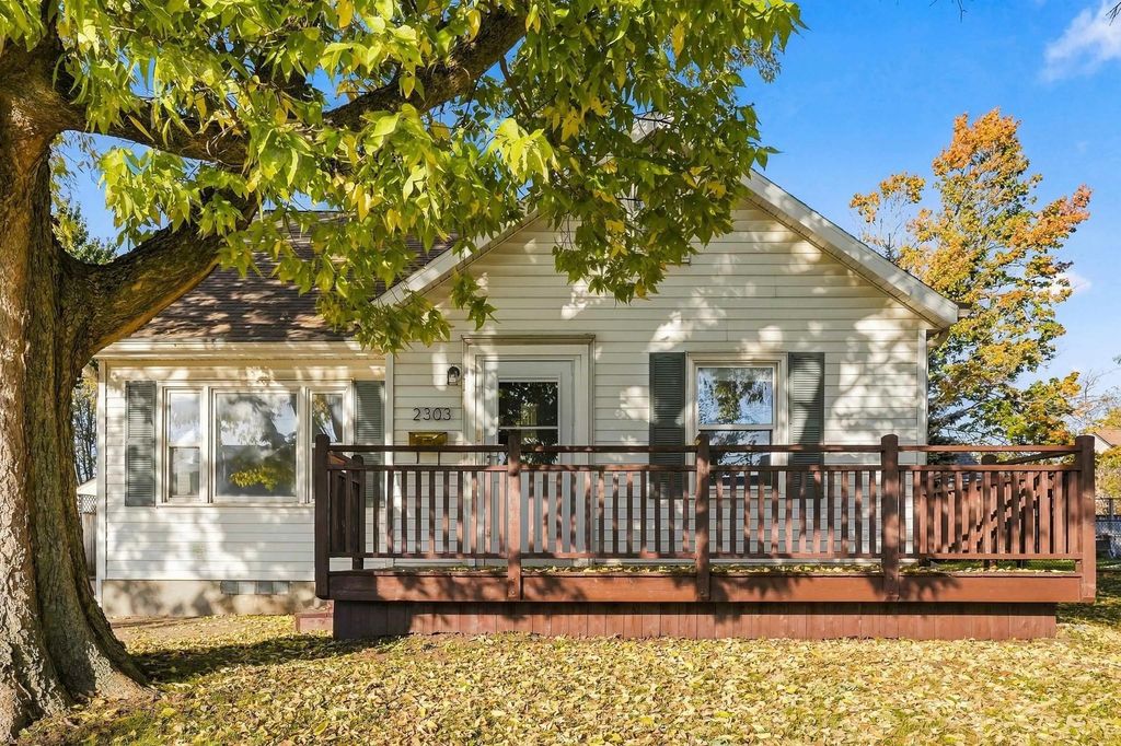 2303 Main Street, Cedar Falls