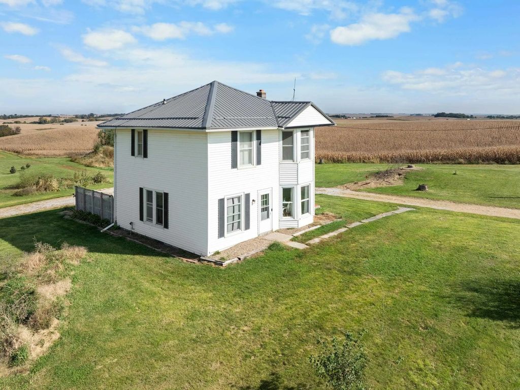 2035 Ridge Road, Traer