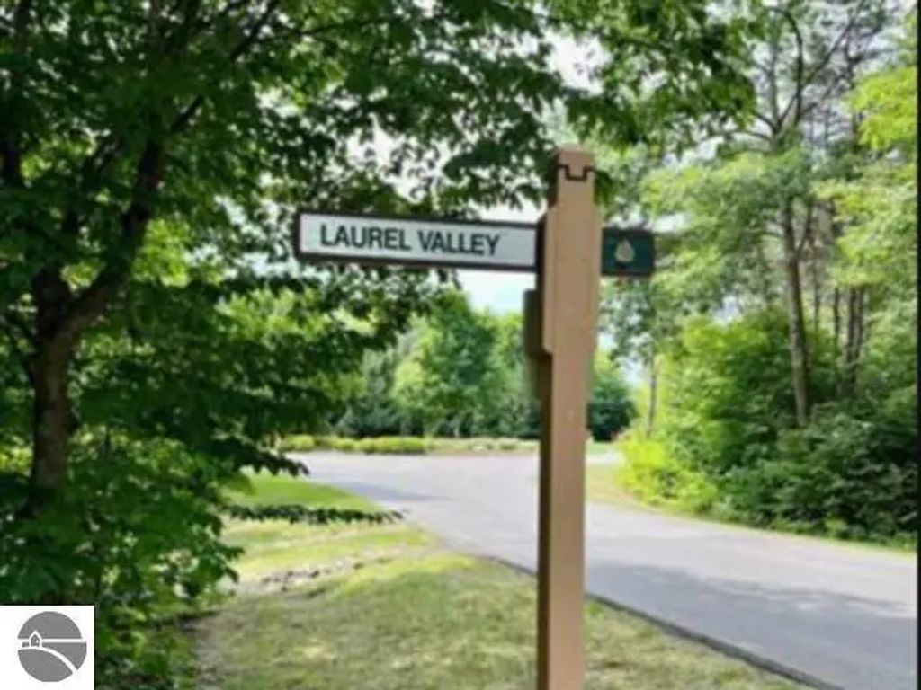 129-130 Laurel Valley, Bellaire