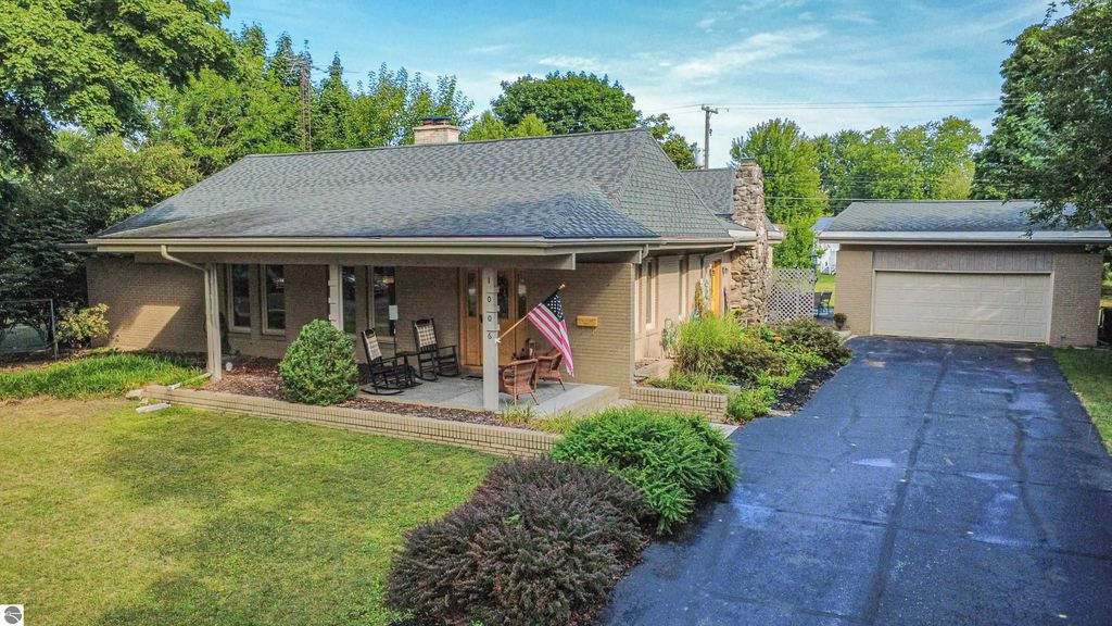 1006 Falkirk Road, Alma