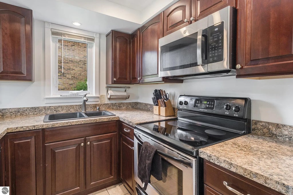 6022 Holt Road 2, Williamsburg