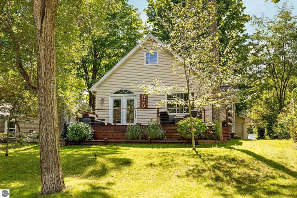 806 Indian Trail, Traverse City