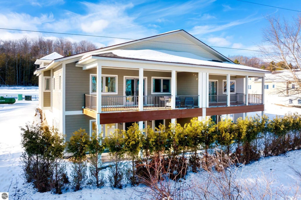 762 N Waypoint Circle, Suttons Bay