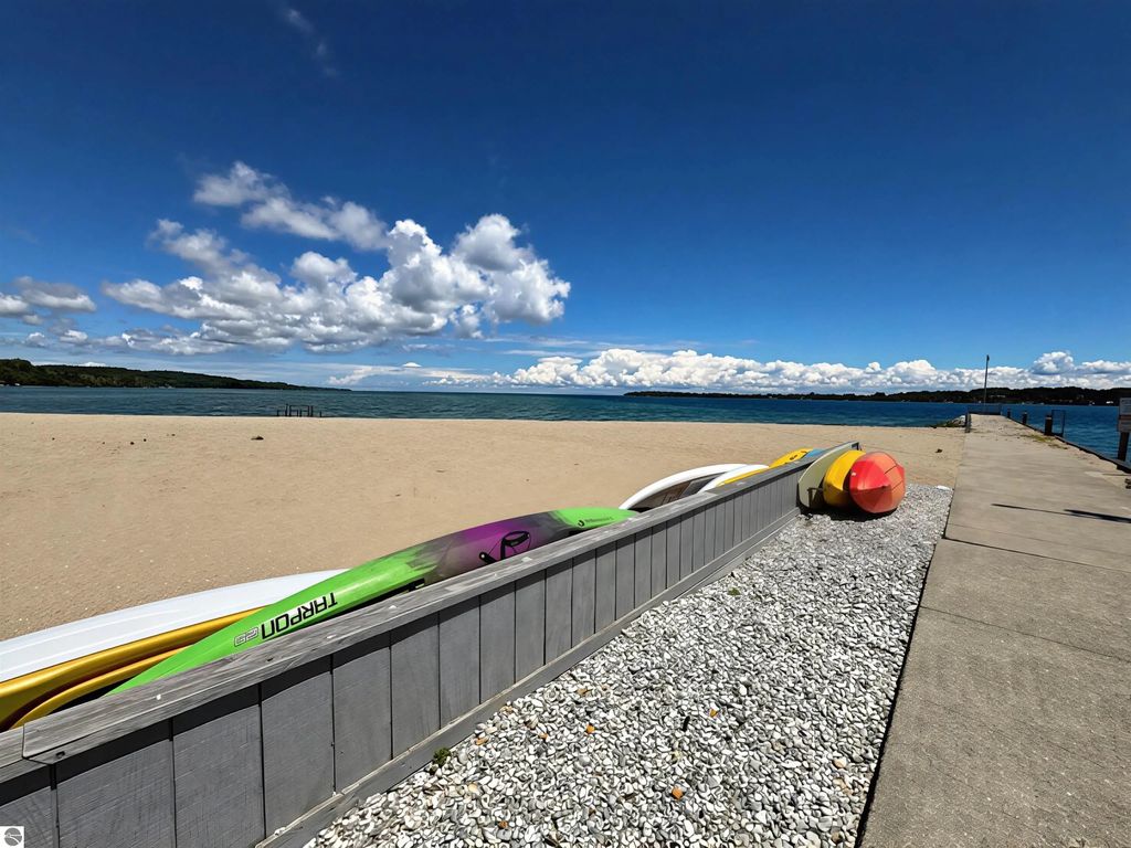 762 N Waypoint Circle, Suttons Bay