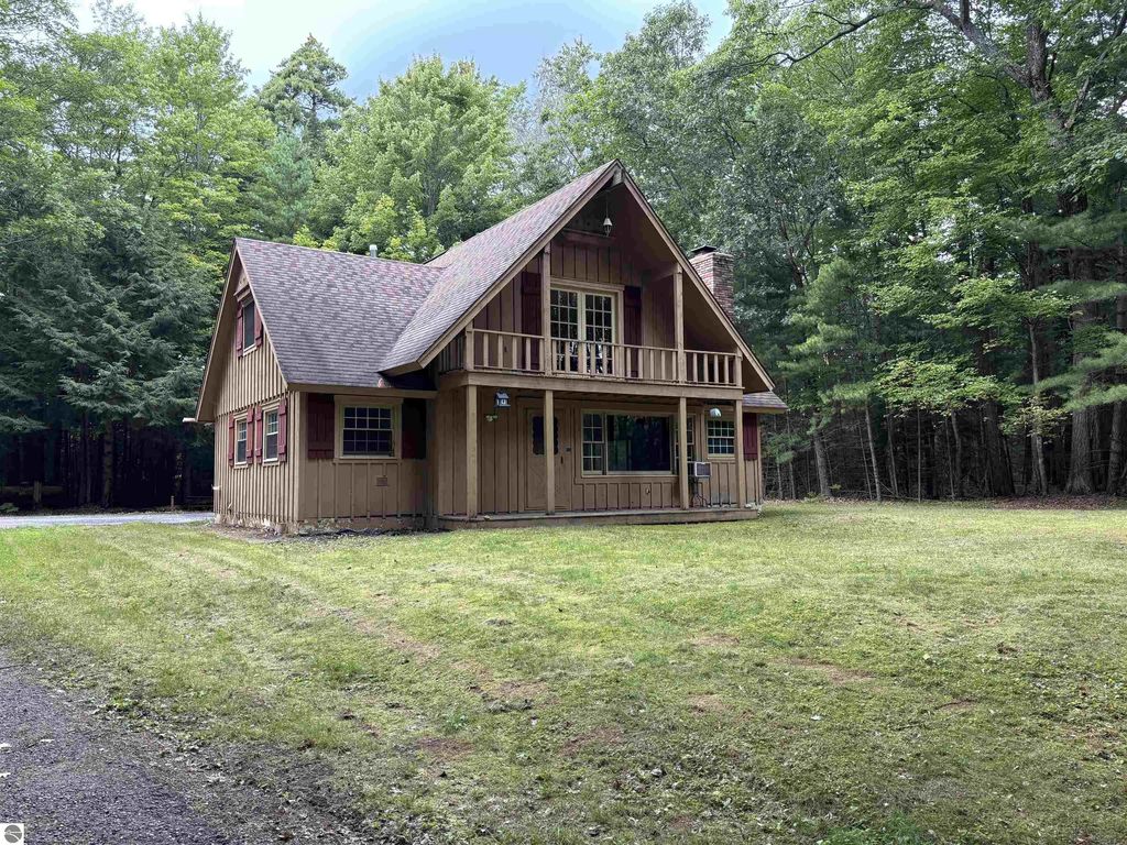 821 N Huron, East Tawas