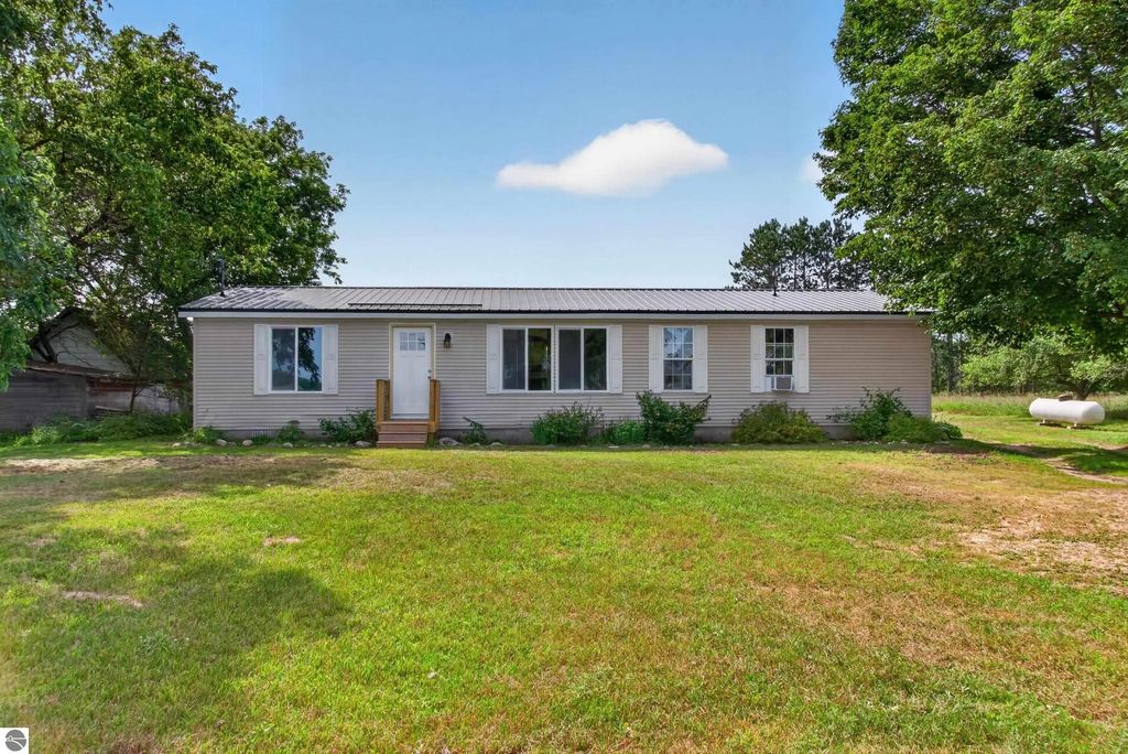 615 Ne County Road 571, Kalkaska