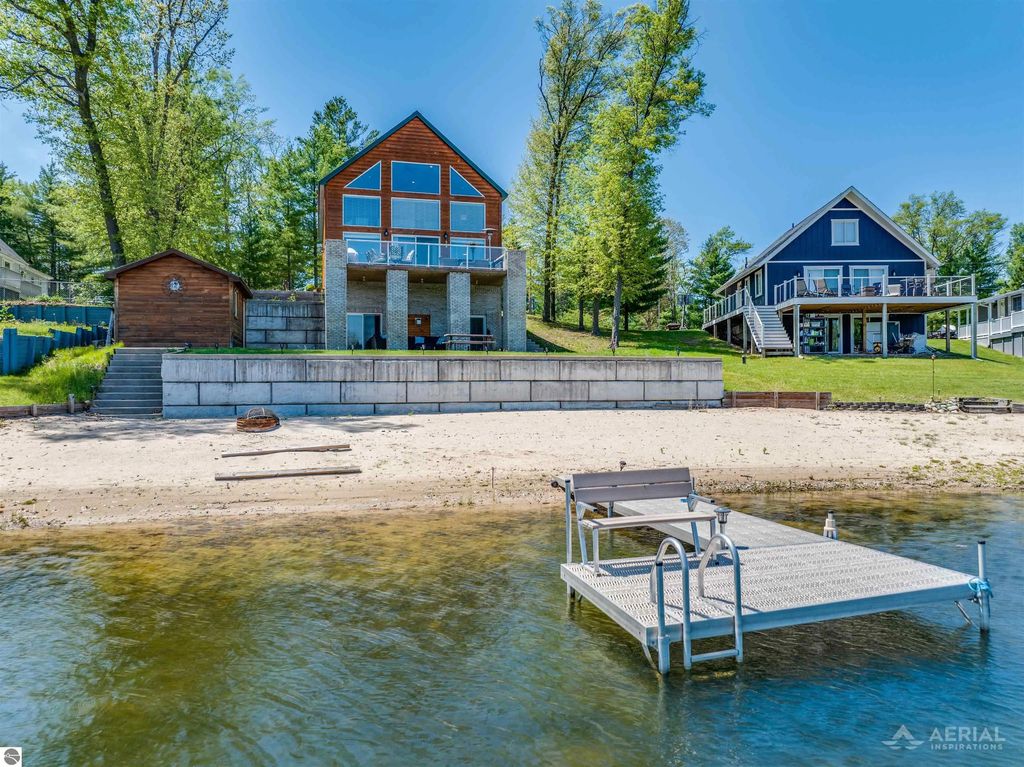 3319 S Ogemaw Trail, West Branch