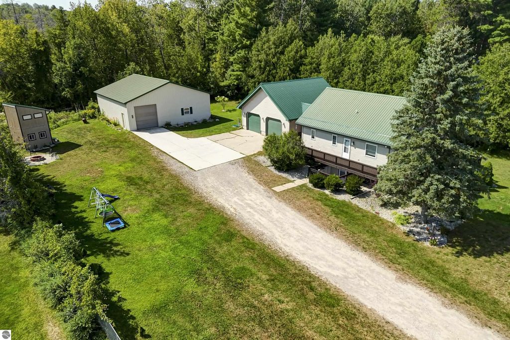 8224 S Schomberg Road, Cedar