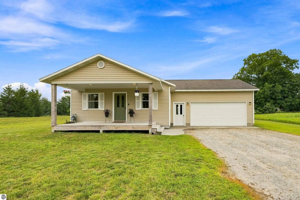 8361 King Arthurs Court, Kingsley